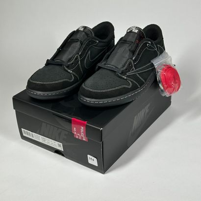 NIKE / JORDAN x TRAVIS SCOTT
A pair of low-top...