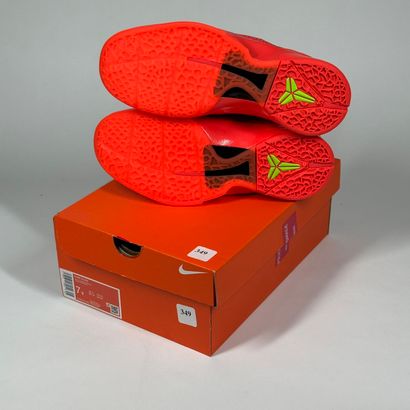 NIKE x KOBE
A pair of low-top sneakers,
Model...