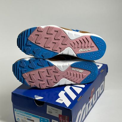 MIZUNO x SHINZO
A pair of low-top sneakers,
Model...