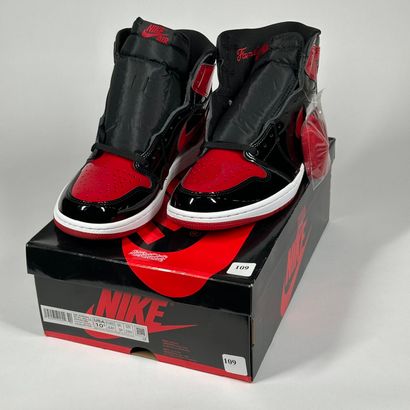 NIKE / JORDAN
A pair of high-top sneakers,
Model...