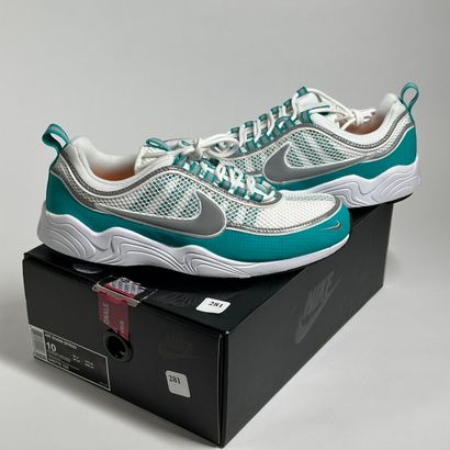 NIKE
Une paire de basket basse,
Modèle :...
