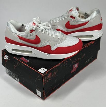 NIKE 
A set of 3 pairs of low-top sneakers,...
