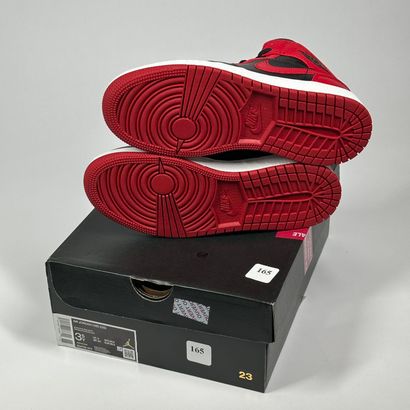 NIKE / JORDAN
Une paire de basket semi montante,
Modèle...