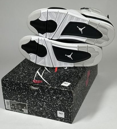 NIKE / JORDAN
A pair of semi-mounted sneakers,
Model...