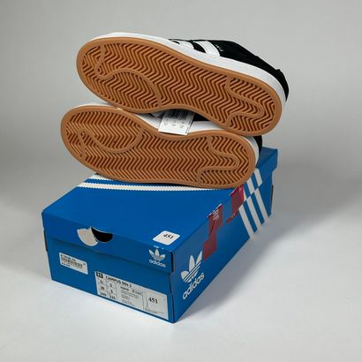 ADIDAS
A pair of low-top sneakers,
Model...