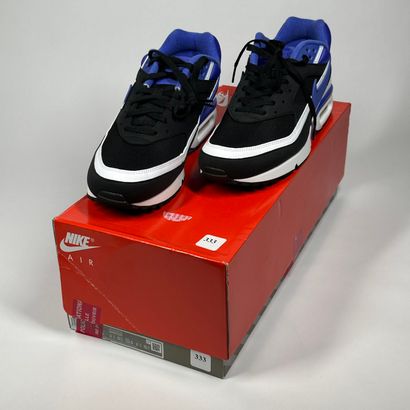 NIKE
A pair of low-top sneakers,
Model: Air...