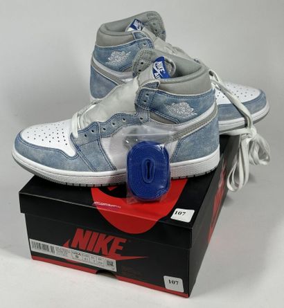 NIKE / JORDAN
A pair of high-top sneakers,
Model...