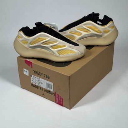 ADIDAS / YEEZY
Une paire de basket basse,
Modèle...