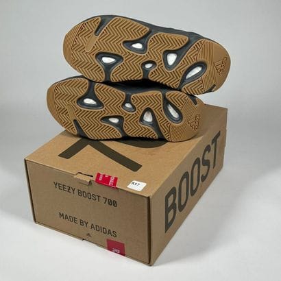 ADIDAS / YEEZY
Une paire de basket basse,
Modèle...