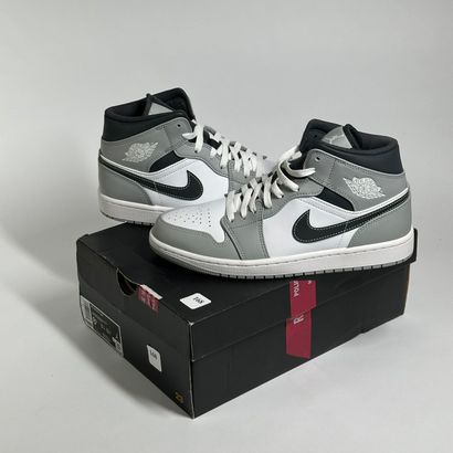 NIKE / JORDAN
Une paire de basket montante,
Modèle...