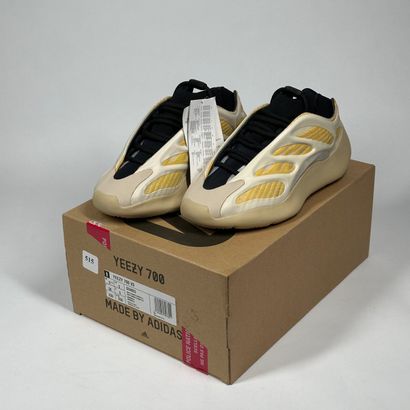 ADIDAS / YEEZY
Une paire de basket basse,
Modèle...
