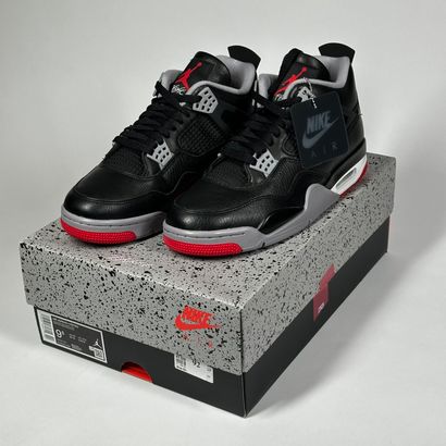 NIKE / JORDAN
A pair of high-top sneakers,
Model...