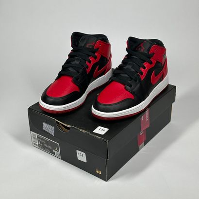NIKE / JORDAN
Un lot de 2 paires de baskets...