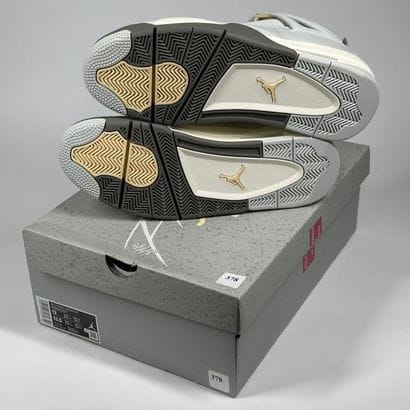 NIKE / JORDAN
A pair of semi-mounted sneakers,
Model...
