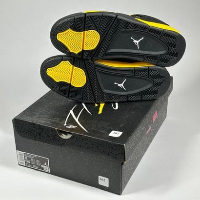 NIKE / JORDAN
A pair of semi-mounted sneakers,
Model...