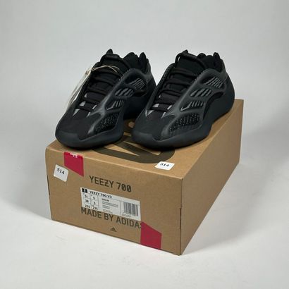 ADIDAS / YEEZY
Une paire de basket basse,
Modèle...