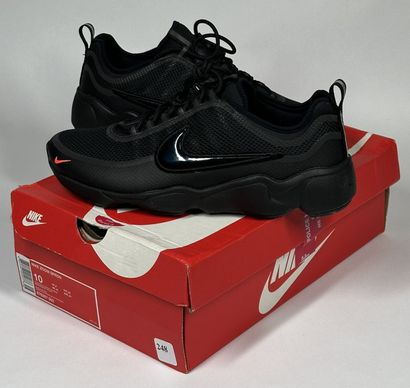 NIKE 
Une paire de basket basse,
Modèle :...