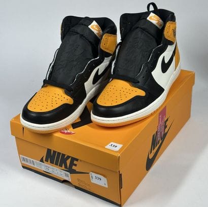 NIKE / JORDAN
A pair of high-top sneakers,
Model...