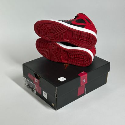 NIKE / JORDAN
Une paire de basket semi montante,
Modèle...