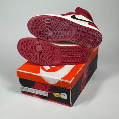 374
NIKE / JORDAN
A pair of high-top sneakers,
Model...