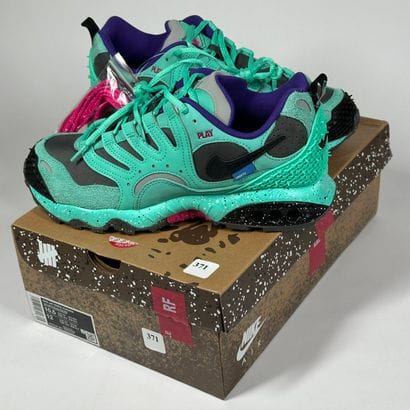 NIKE x UNDEFEATED
A pair of low-top sneakers,
Model...