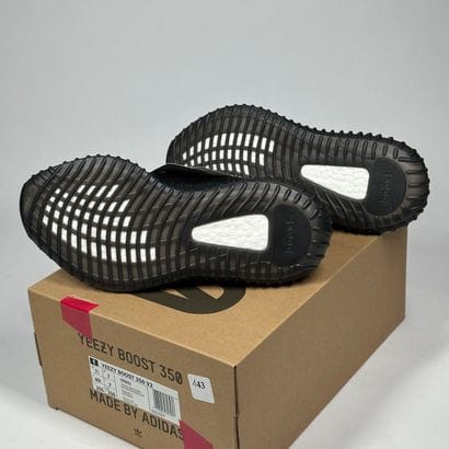 ADIDAS / YEEZY
Un lot de 5 paires de baskets...