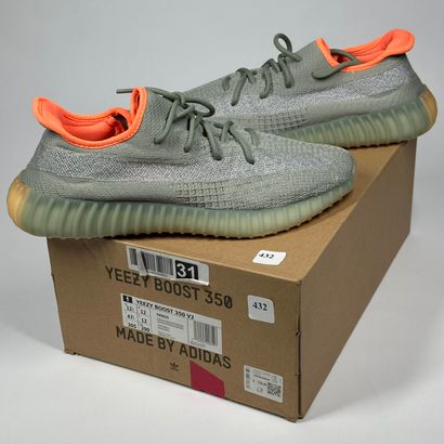ADIDAS / YEEZY
A pair of low-top sneakers,
Model...