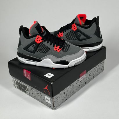 NIKE / JORDAN
Une paire de basket montante,
Modèle...