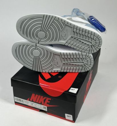 NIKE / JORDAN
A pair of high-top sneakers,
Model...