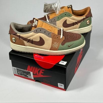 NIKE / JORDAN
A pair of low-top sneakers,
Model...
