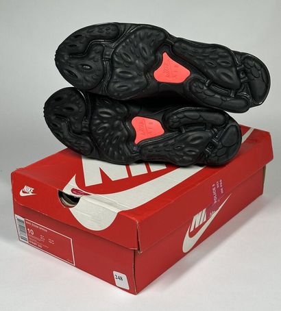 NIKE 
Une paire de basket basse,
Modèle :...