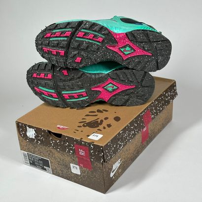NIKE x UNDEFEATED
A pair of low-top sneakers,
Model...