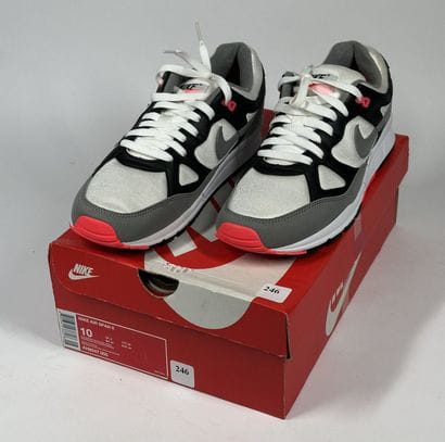 NIKE
Une paire de basket basse,
Modèle :...