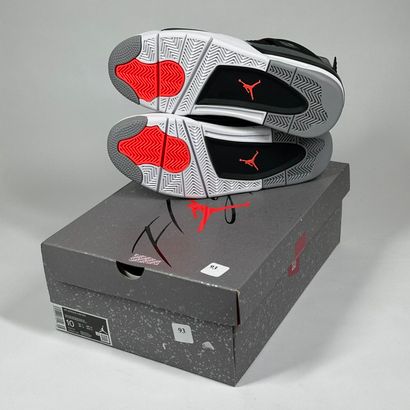 NIKE / JORDAN
A pair of semi-mounted sneakers,
Model...