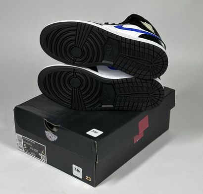 NIKE / JORDAN
A pair of semi-mounted sneakers,
Model...