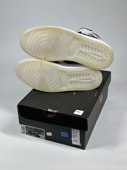 NIKE / JORDAN
A pair of semi-mounted sneakers,
Model...