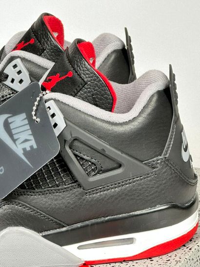 NIKE / JORDAN
A pair of high-top sneakers,
Model...