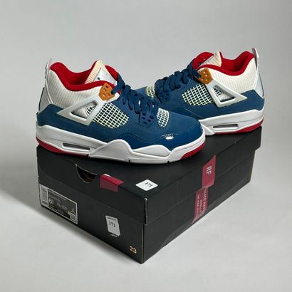 NIKE / JORDAN
Une paire de basket semi montante,
Modèle...