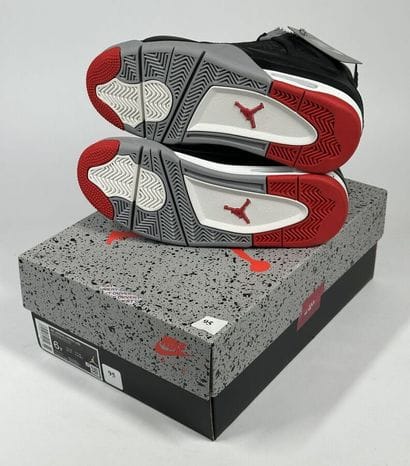 NIKE / JORDAN
A pair of high-top sneakers,
Model...
