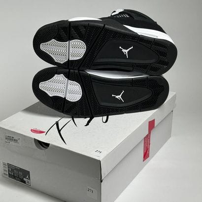 NIKE / JORDAN
Une paire de basket semi montante,
Modèle...