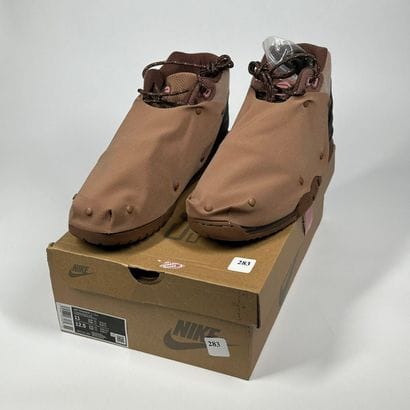 NIKE x TRAVIS SCOTT
Une paire de basket semi...