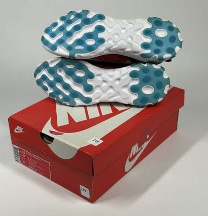 NIKE
Une paire de basket basse,
Modèle :...