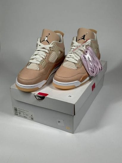 NIKE / JORDAN
A pair of high-top sneakers,...