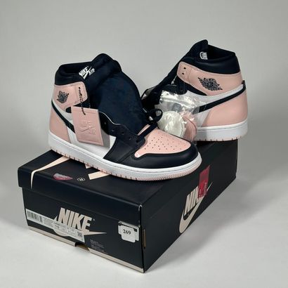 NIKE / JORDAN
Une paire de basket montante,
Modèle...