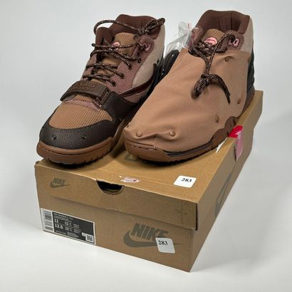 NIKE x TRAVIS SCOTT
Une paire de basket semi...