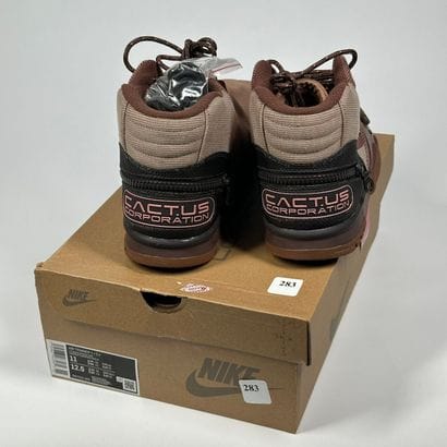 NIKE x TRAVIS SCOTT
Une paire de basket semi...