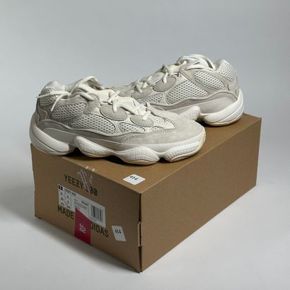 ADIDAS / YEEZY
A pair of low-top sneakers,
Model...