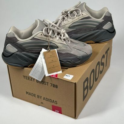 ADIDAS / YEEZY
Une paire de basket basse,
Modèle...
