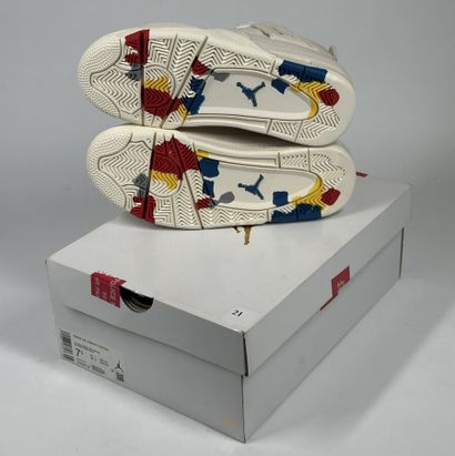 NIKE / JORDAN
A pair of high-top sneakers,...