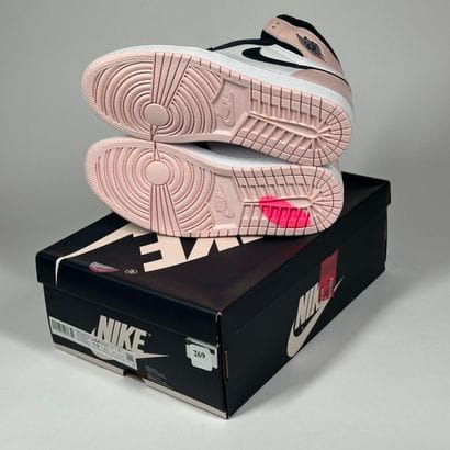 NIKE / JORDAN
Une paire de basket montante,
Modèle...